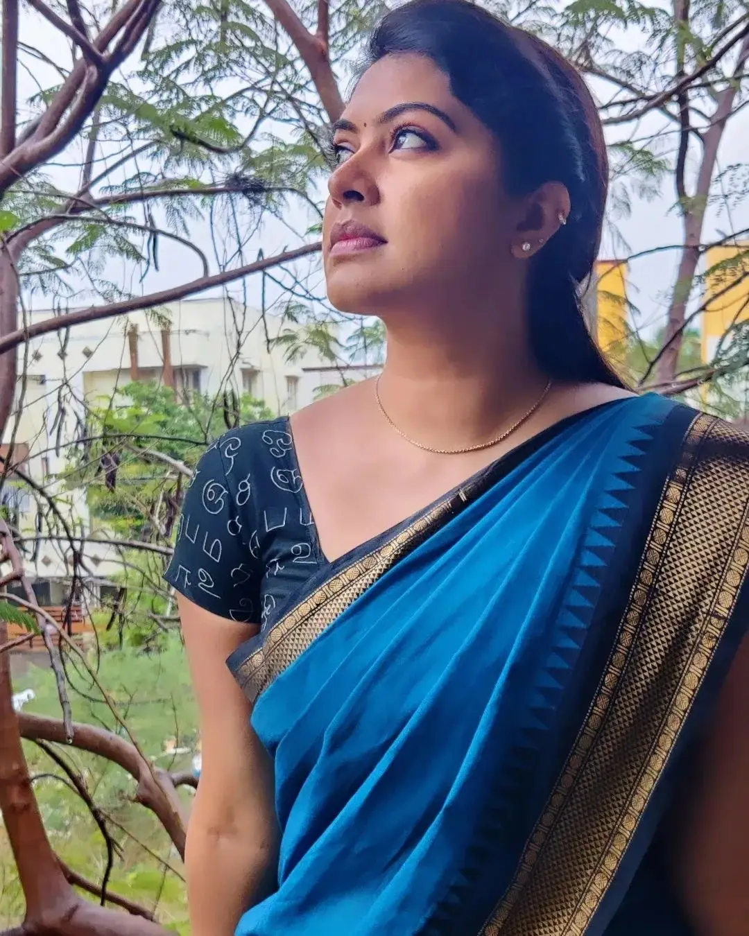 Tamil TV Actress Rachitha Mahalakshmi Photos In Blue Saree Blouse